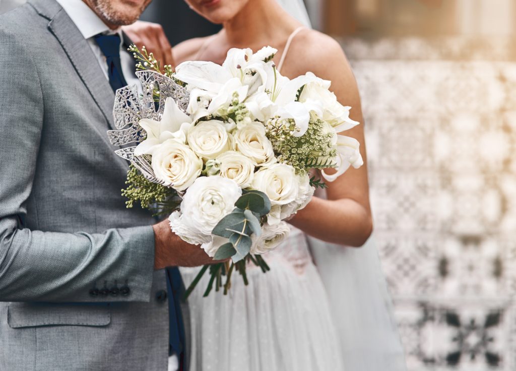 bouquet of flowers held by a couple - wedding domain yvelines