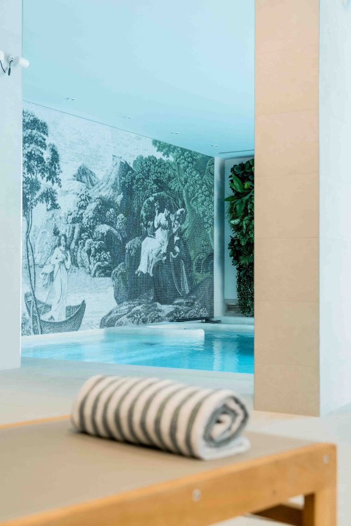 Dolce by Wyndham Versailles Domaine du Montcel Spa Indoor pool 5 web