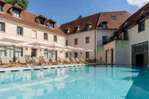 Presse & Actualités 1 Hôtel Dolce Versailles Spa du Montcel Sothys_Piscine
