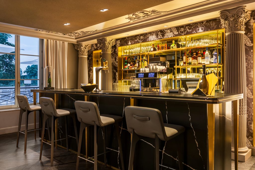 Dolce by Wyndham Versailles Domaine du Montcel Bar Le Cedre 2 web
