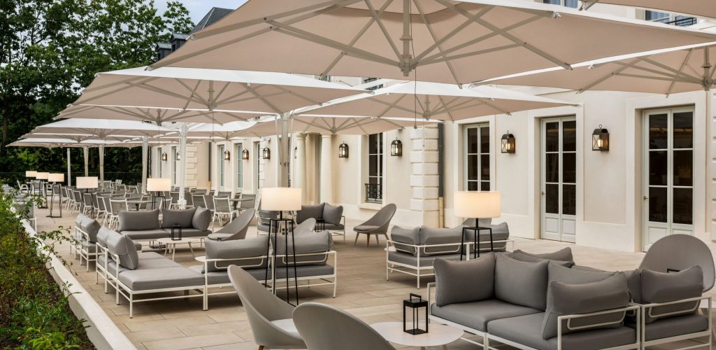 Dolce by Wyndham Versailles_Domaine du Montcel_Terrasse Le Cère Bar du Montcel Terrasse Le Cèdre-Bar du Montcel Jouy-en-Josas Dolce by Wyndham Versailles Domaine du Montcel