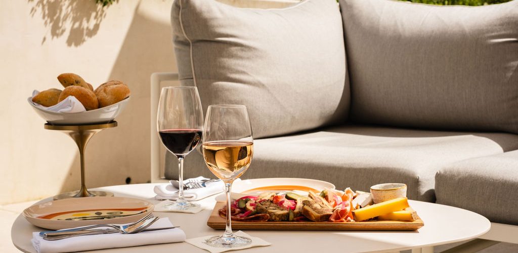 Offrez-vous un week-end détente proche de Paris au Dolce Versailles 1 Dolce Versailles Domaine du Montcel Le Cedre Bar Terrasse Food 1 25 r6ricjl84t1skm42uffc52nt2zg6ah9gakjymbeb9k