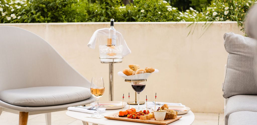 Bar avec terrasse à côté de Versailles : où profiter d’un moment hors du temps près du Château 1 Terrasse au bar Dolce Versailles