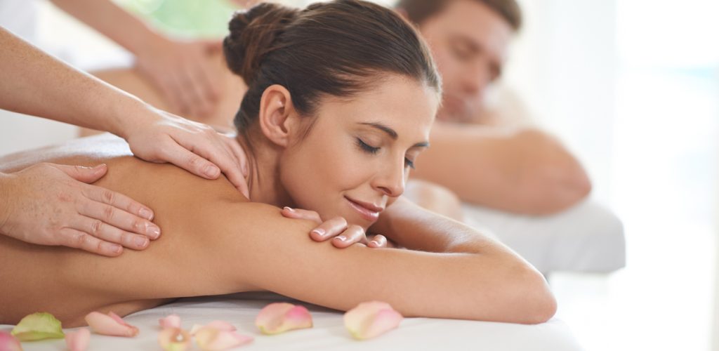 They deserve this pampering couple en train de se faire masser - weekend en amoureux proche Paris